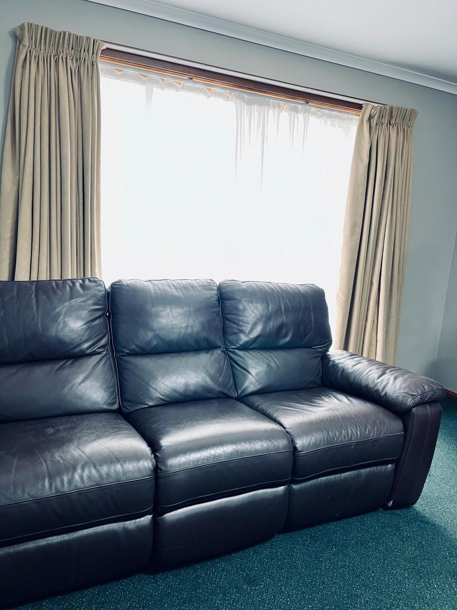 Heemskirk Motor Hotel Zeehan Room photo